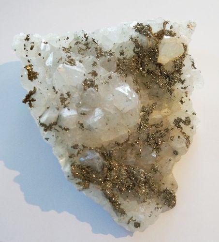 Pyrit auf Bergkristall aus Marokko